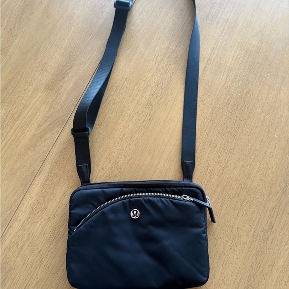 lululemon athletica Handbags - lululemon athletica Black Compact Crossbody Bag